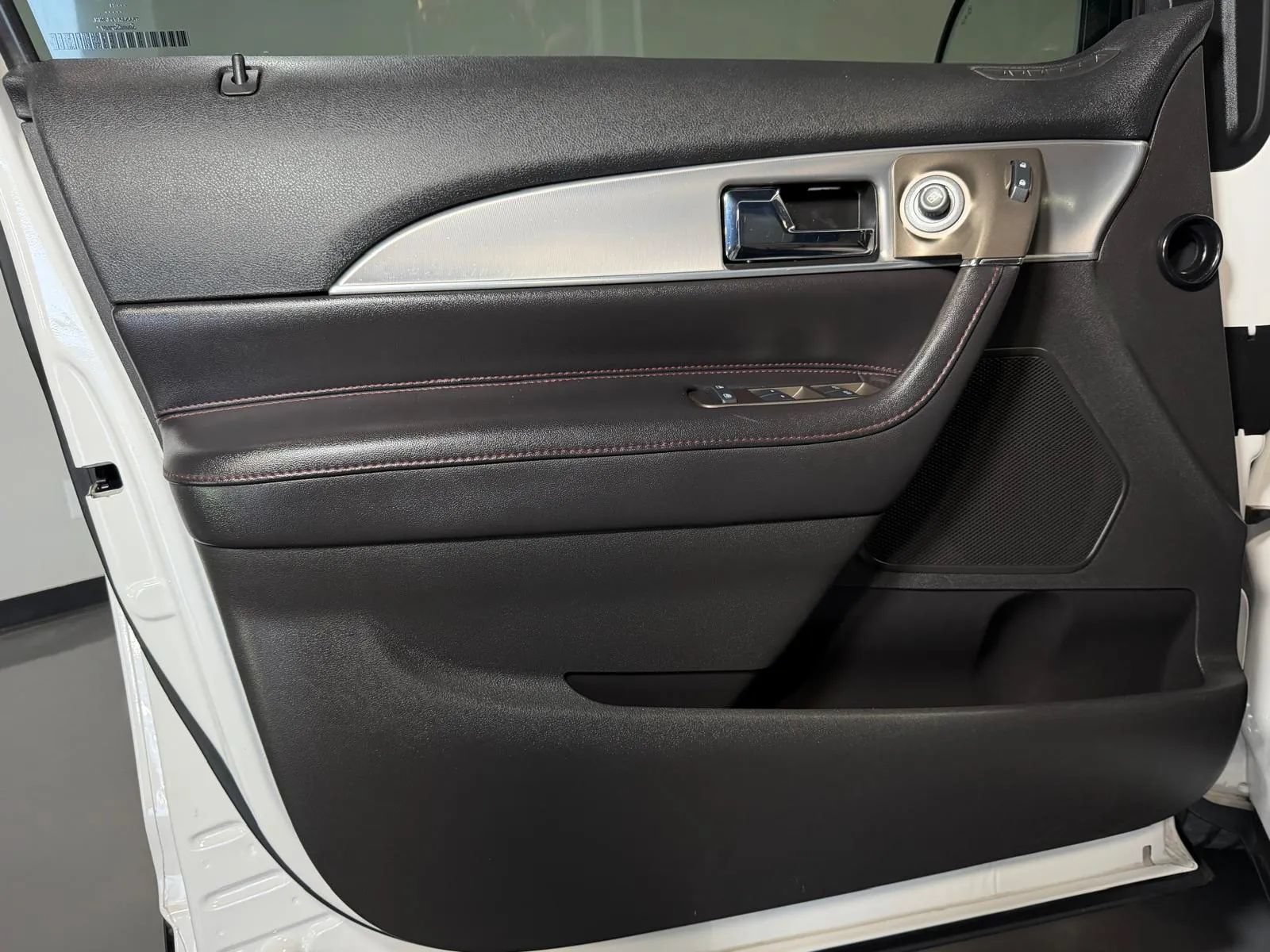 Used 2014 Lincoln MKX FWD w/ Equipment Group 101A image 28