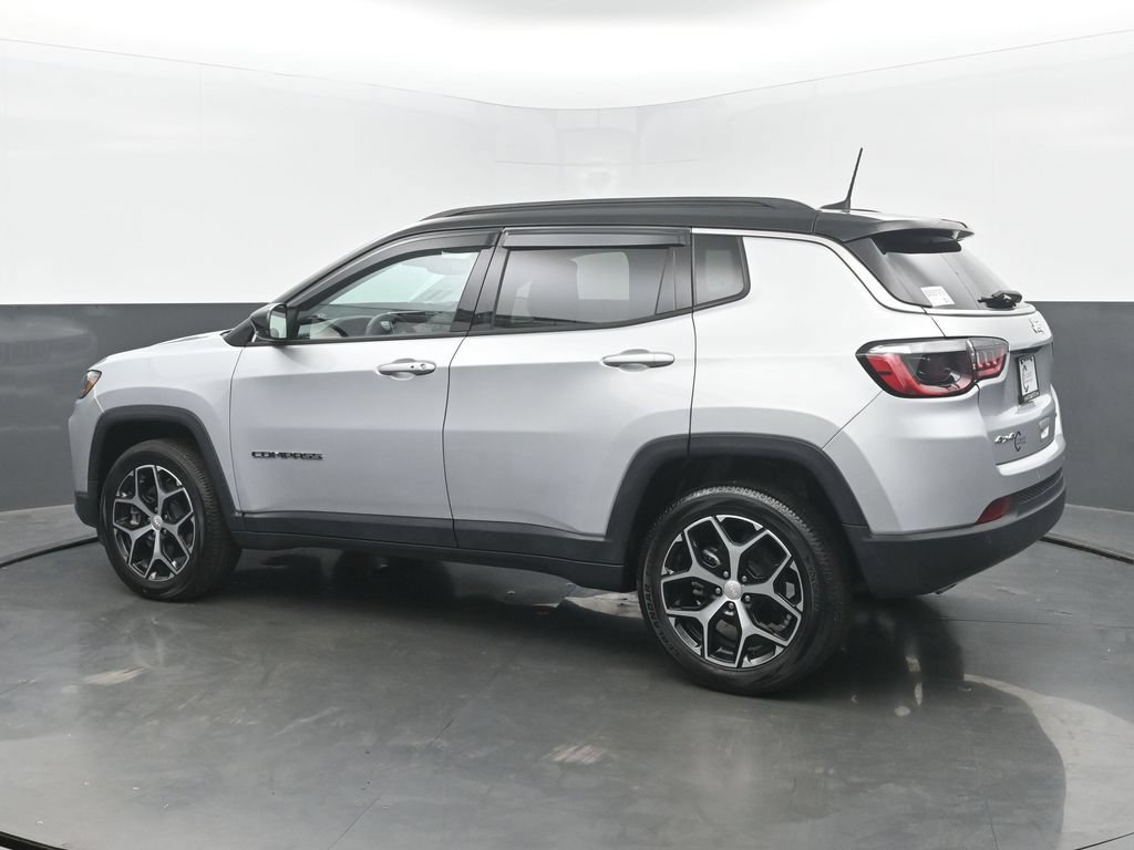 Used 2024 Jeep Compass Limited AWD/4WD image 3