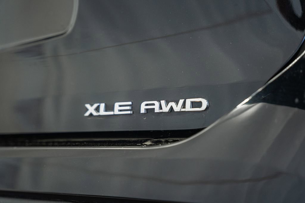 Used 2023 Toyota Highlander XLE image 7