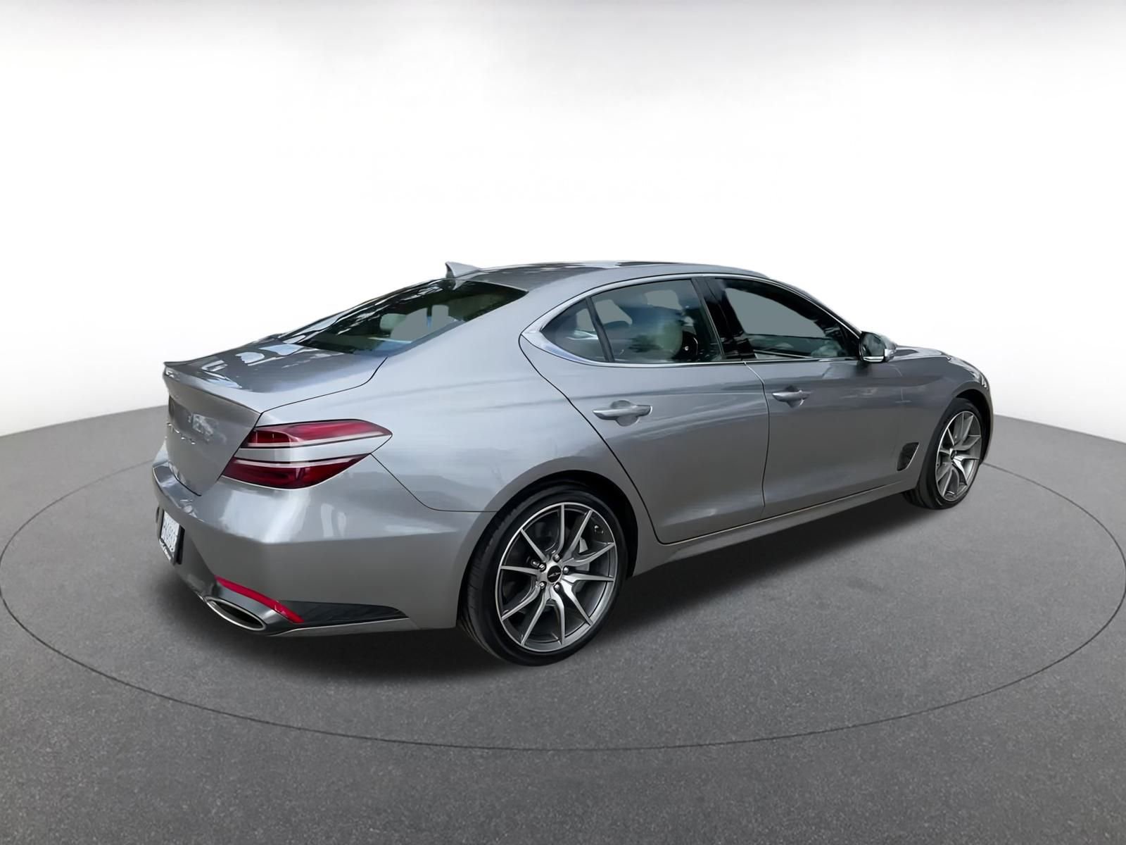 Used 2025 Genesis G70 2.5T image 15