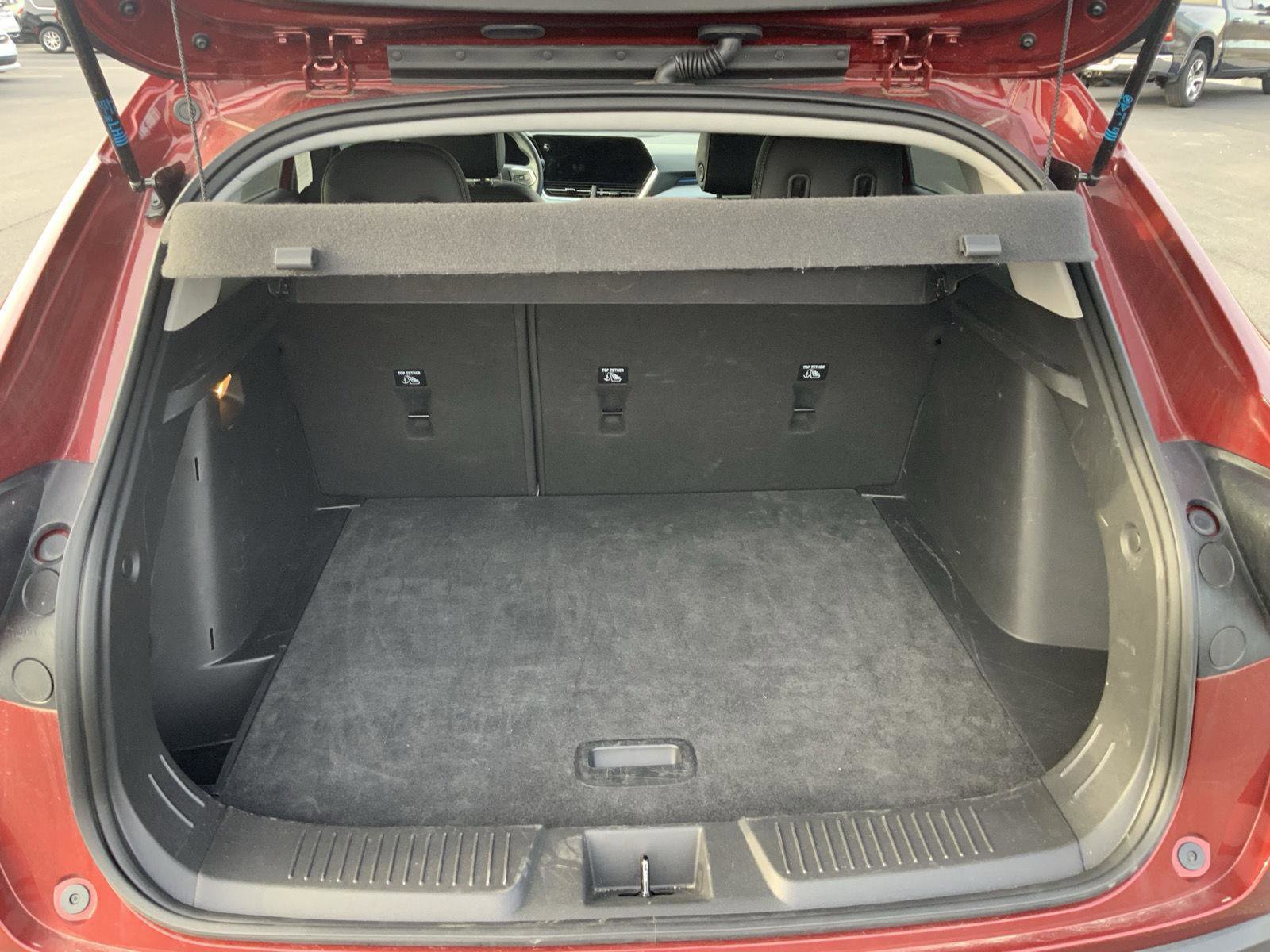 Used 2025 Chevrolet Trax LT w/ LT Convenience Package image 8