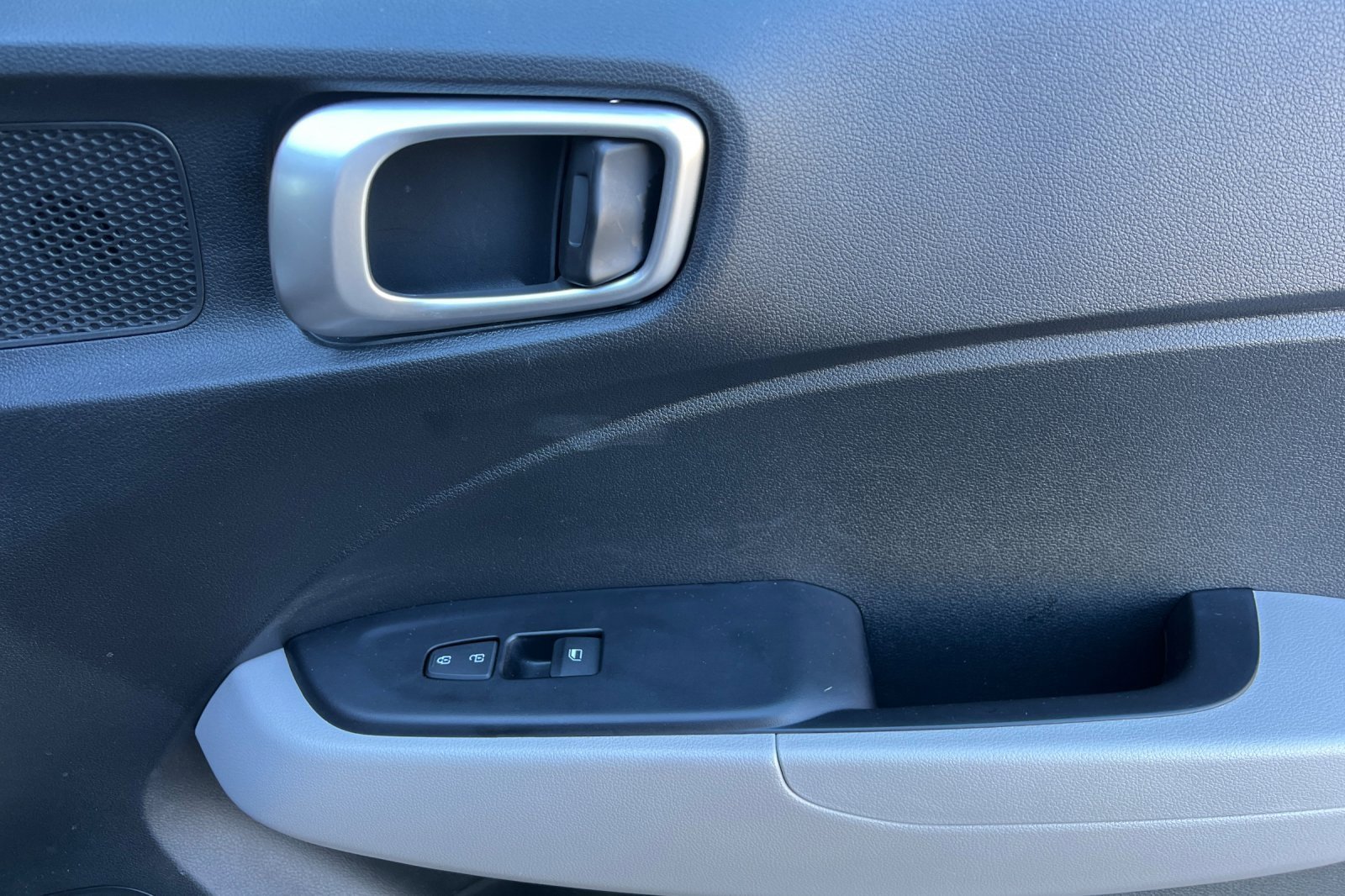 Certified 2025 Hyundai Venue SEL image 23