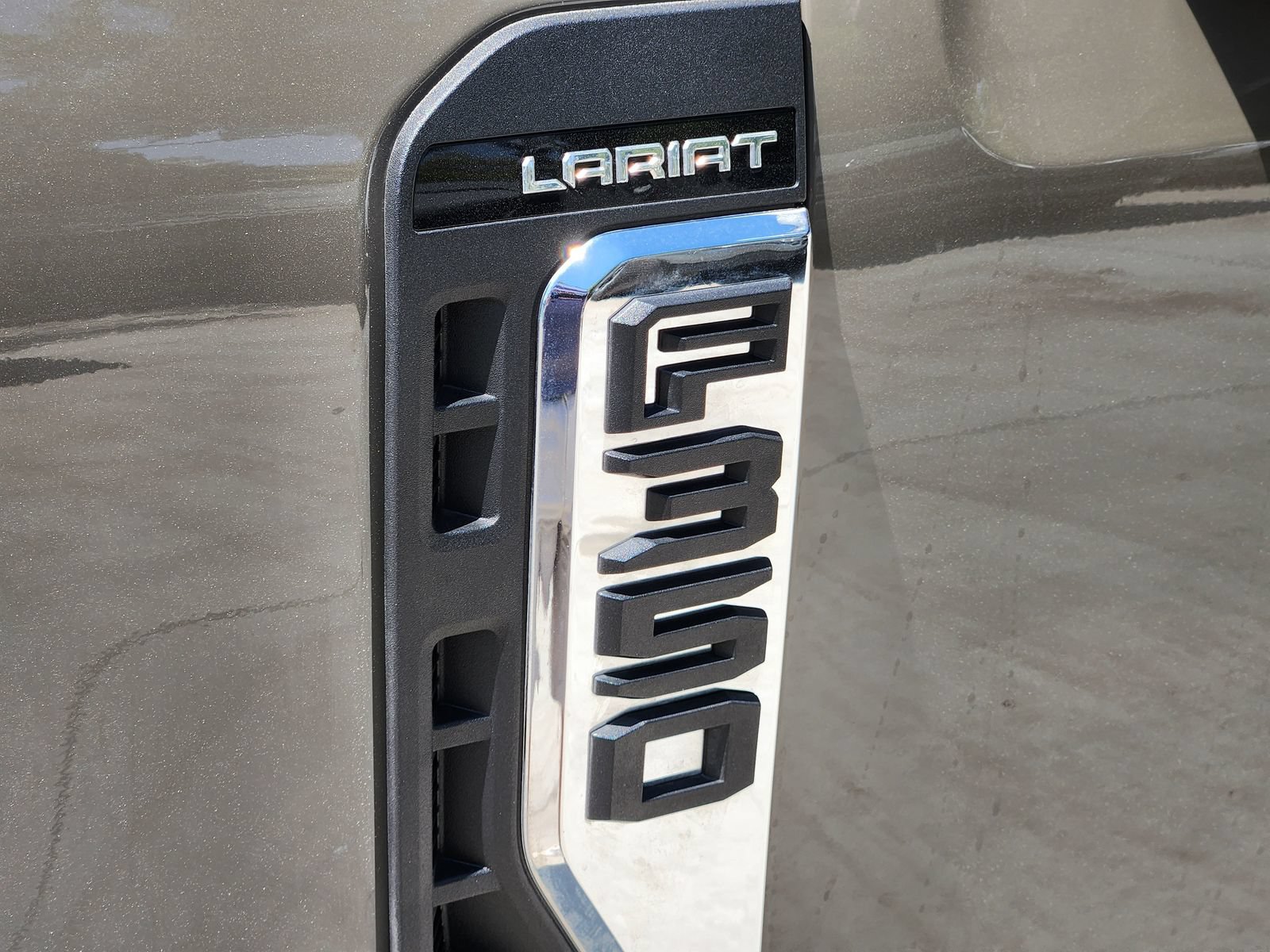Used 2026 Ford F350 Lariat w/ Lariat Ultimate Package AWD/4WD image 12