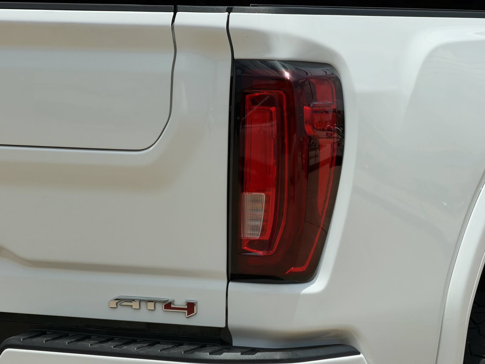 Used 2022 GMC Sierra 2500 AT4 w/ AT4 Premium Plus Package AWD/4WD image 13