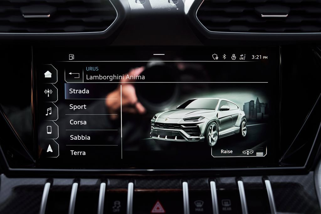 Used 2022 Lamborghini Urus AWD/4WD image 75