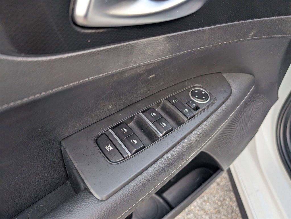 Used 2023 Kia Forte GT-Line w/ GT-Line Premium Package image 9