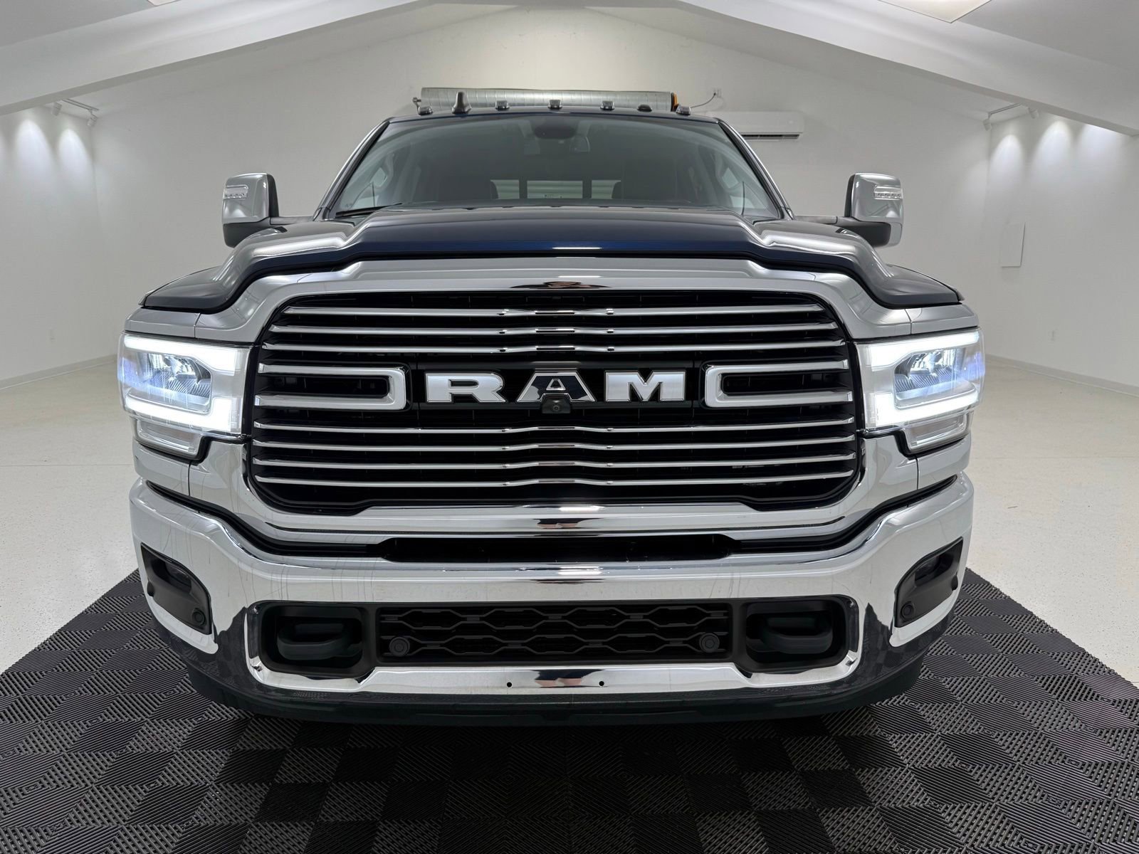 Used 2024 RAM 3500 Laramie w/ Towing Technology Group AWD/4WD image 2