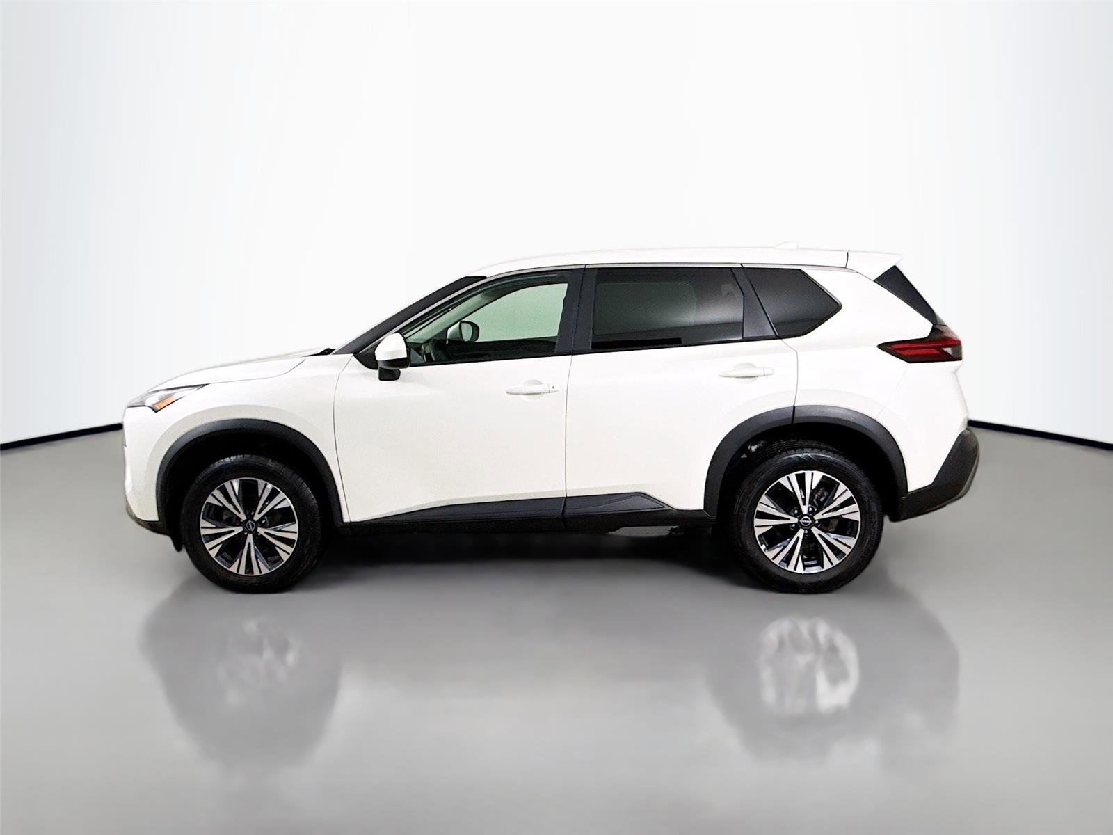 Used 2023 Nissan Rogue SV image 4