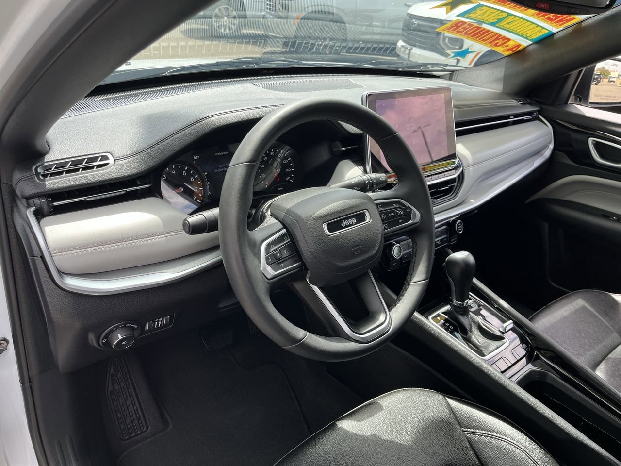 Used 2025 Jeep Compass Limited AWD/4WD image 9