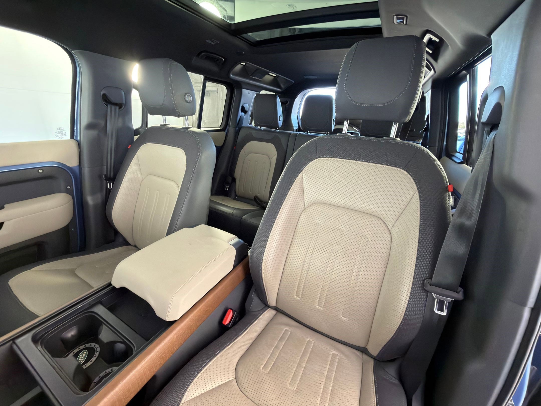 Used 2022 Land Rover Defender 110 X-Dynamic SE image 20