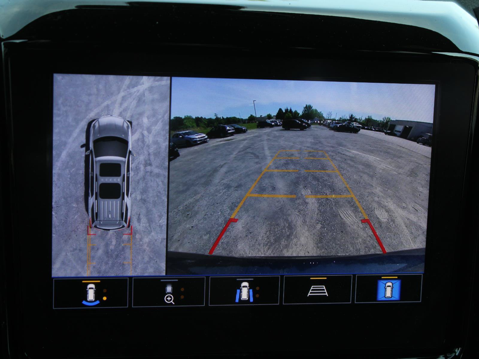 Used 2023 Chevrolet Traverse LT w/ Rear Camera Mirror Package AWD/4WD image 13