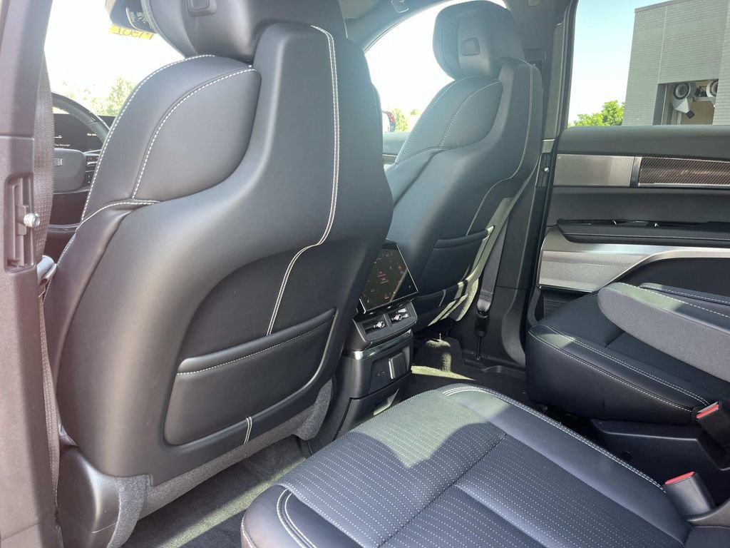 Certified 2026 Cadillac Vistiq Luxury w/ LPO, Floor Liner Package AWD/4WD image 21