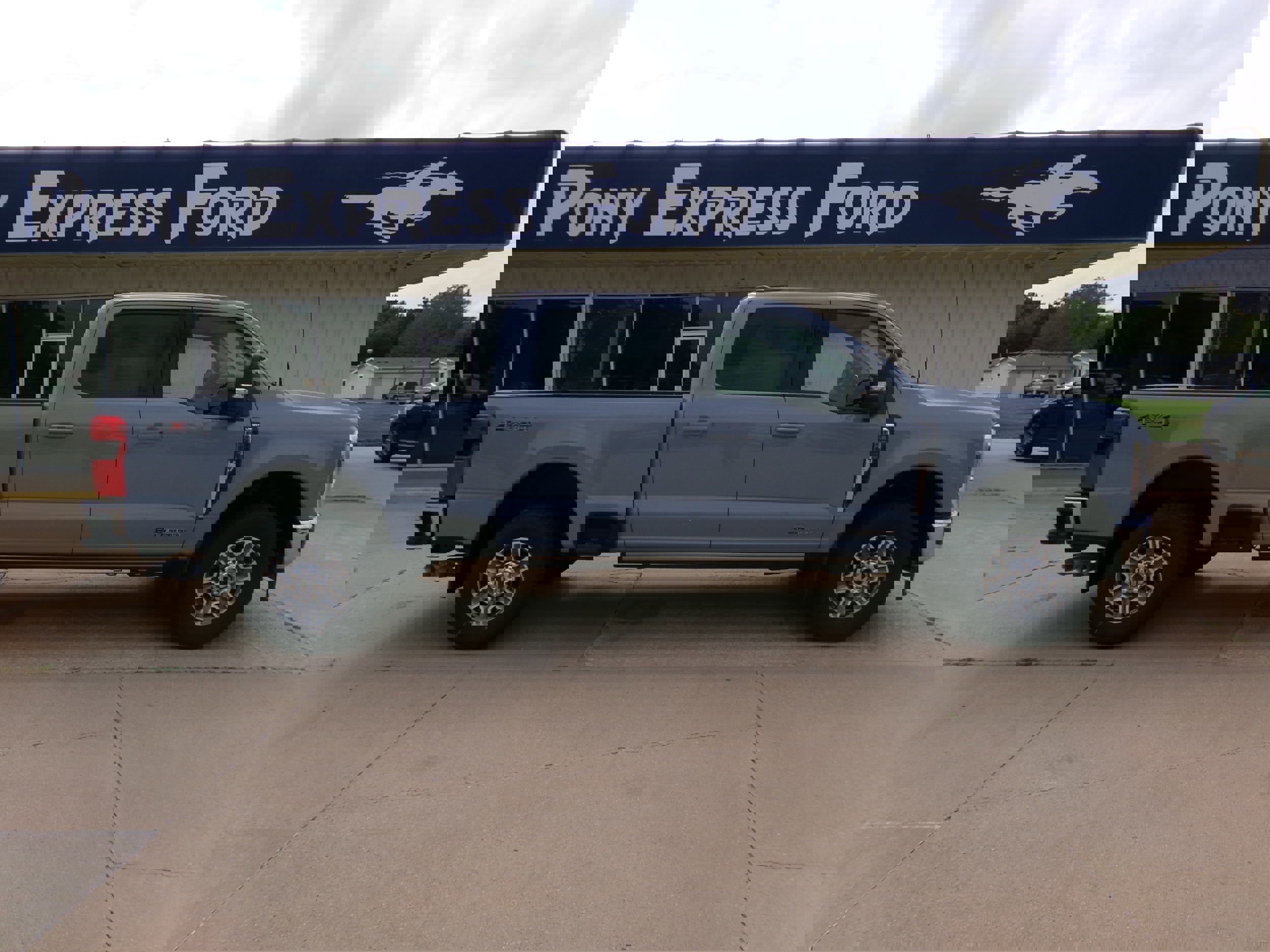 New 2025 Ford F250 Lariat w/ Lariat Ultimate Package image 2