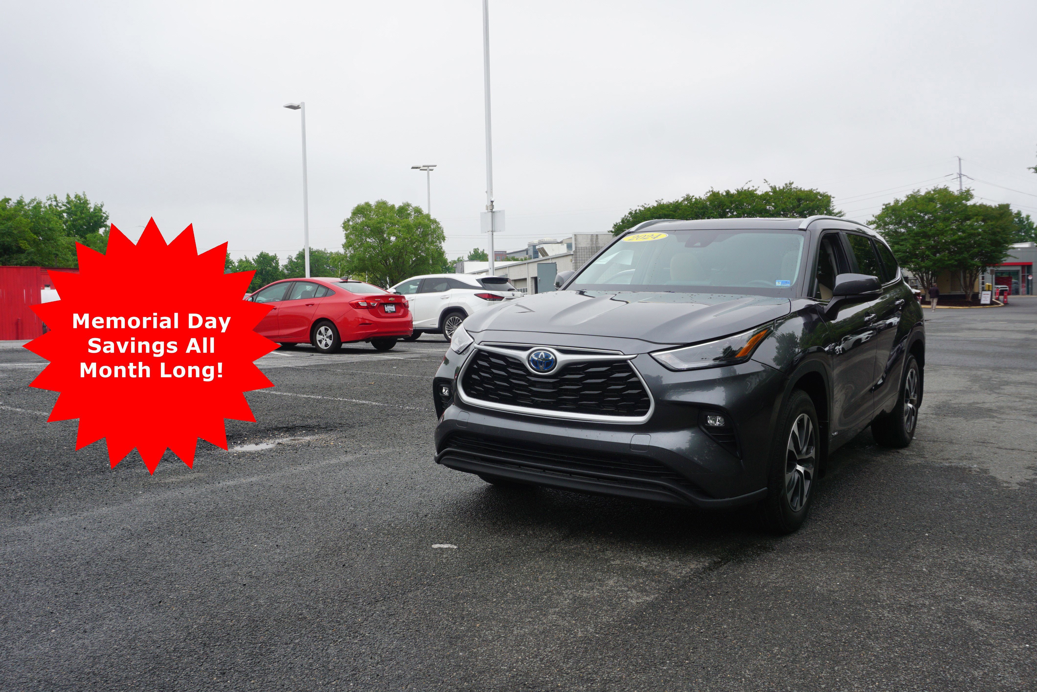 Used 2024 Toyota Highlander XLE AWD/4WD image 1