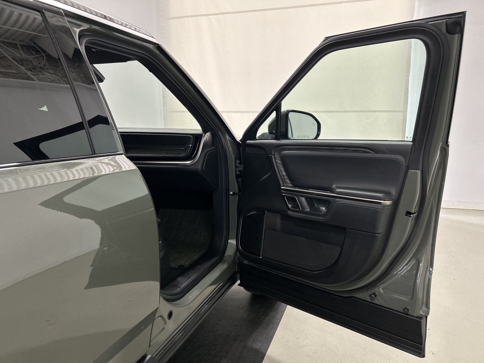 Used 2022 Rivian R1S Launch Edition Quad AWD/4WD image 18