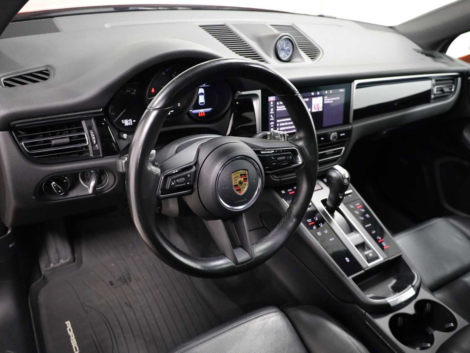 Certified 2022 Porsche Macan AWD/4WD image 4