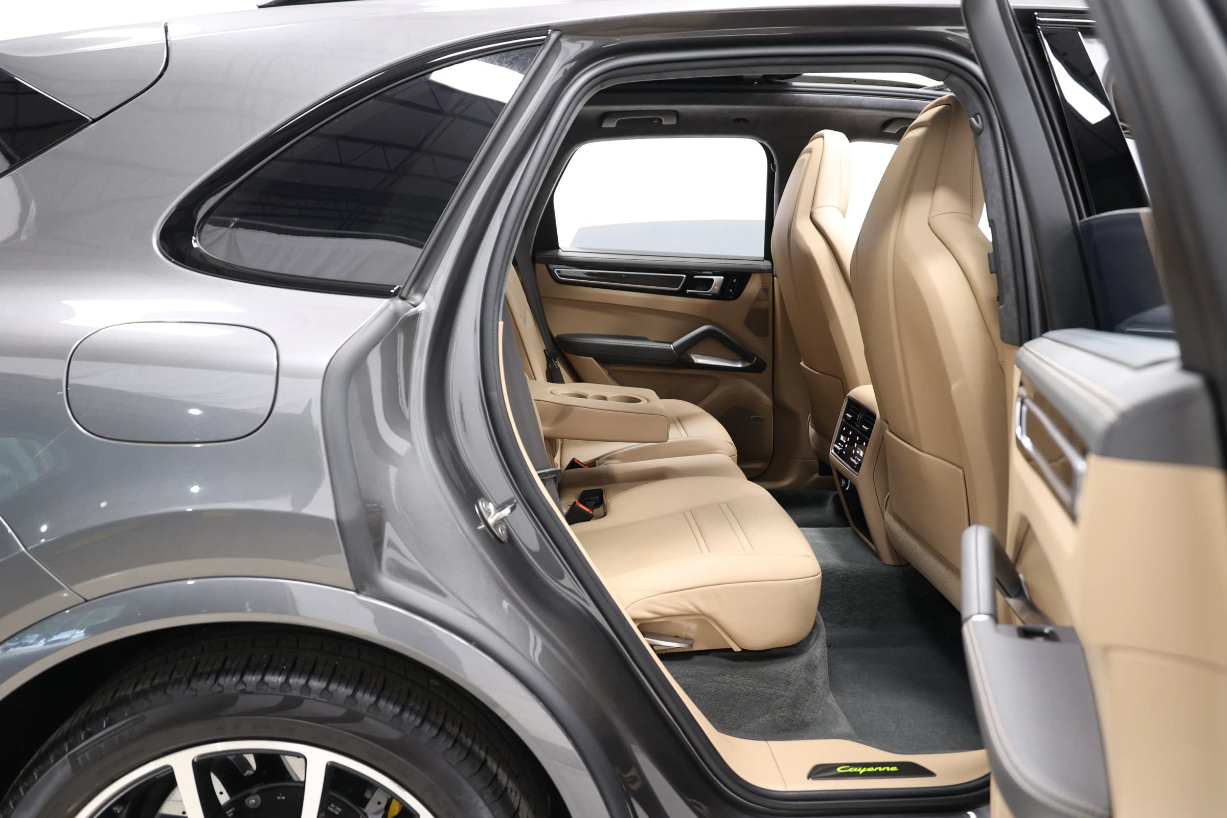 Used 2021 Porsche Cayenne Turbo S AWD/4WD image 94