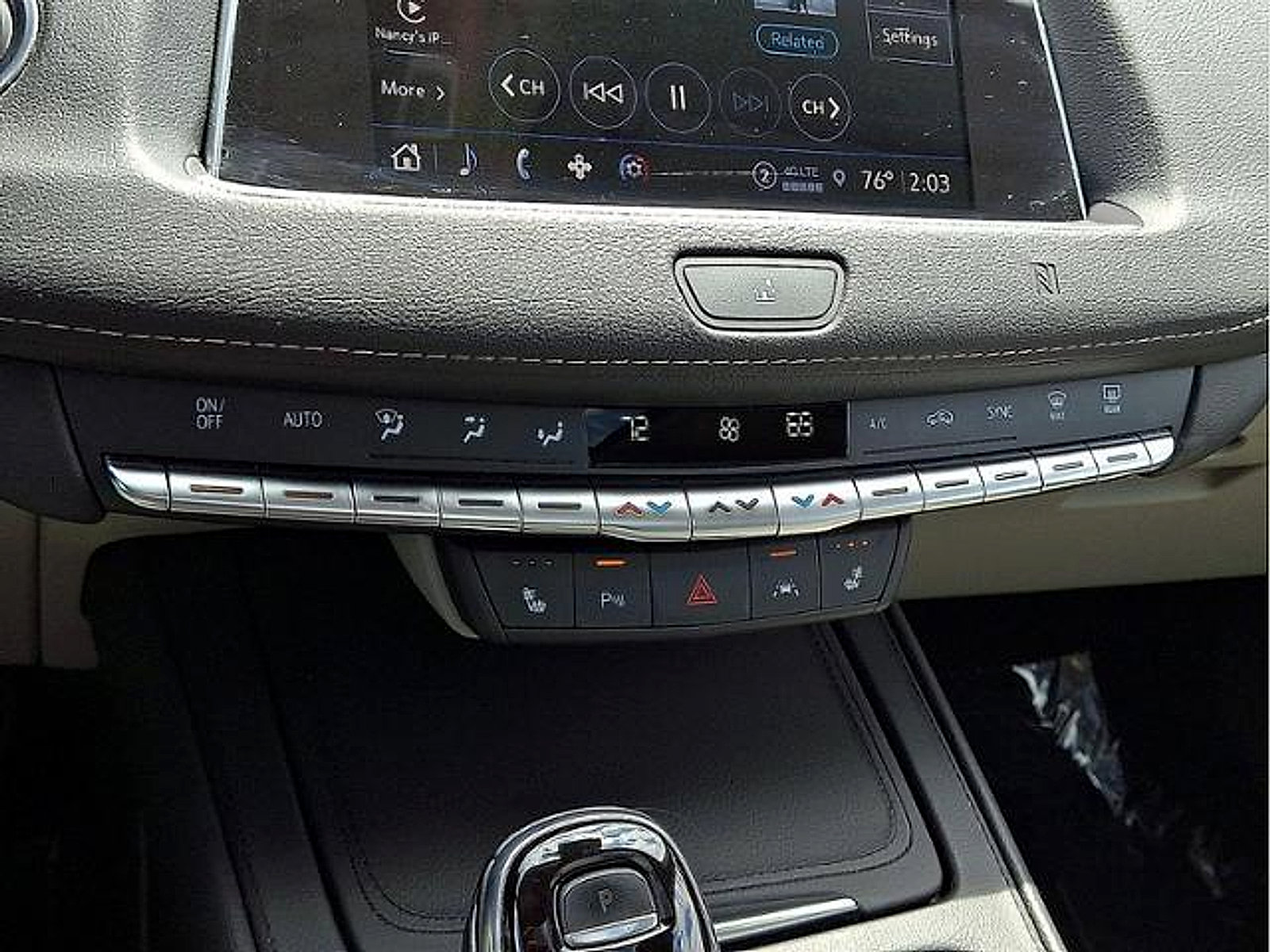 Used 2021 Cadillac XT4 Luxury w/ Cold Weather Package AWD/4WD image 15