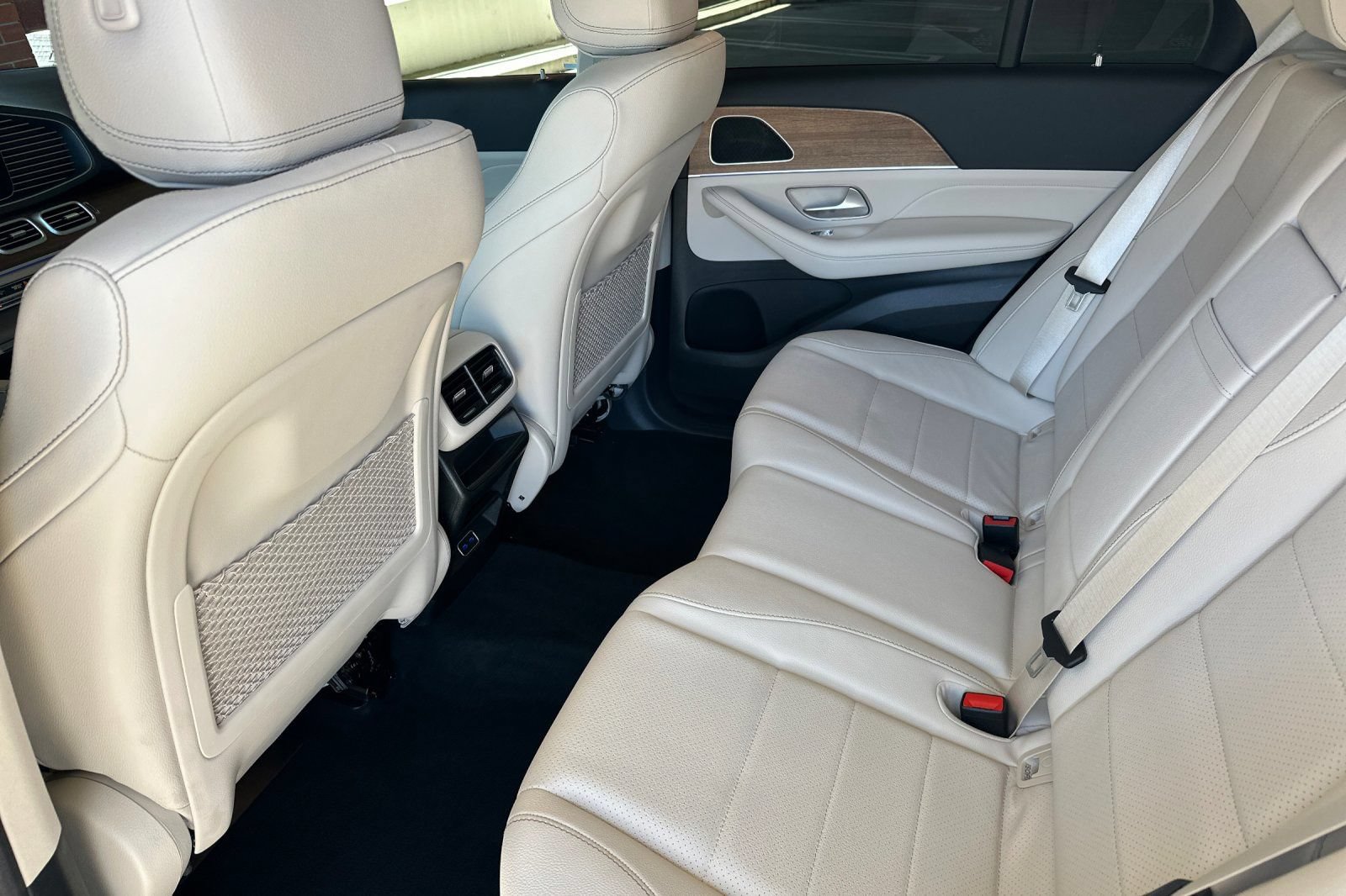 Certified 2025 Mercedes-Benz GLE 450e 4MATIC w/ Winter Package image 15