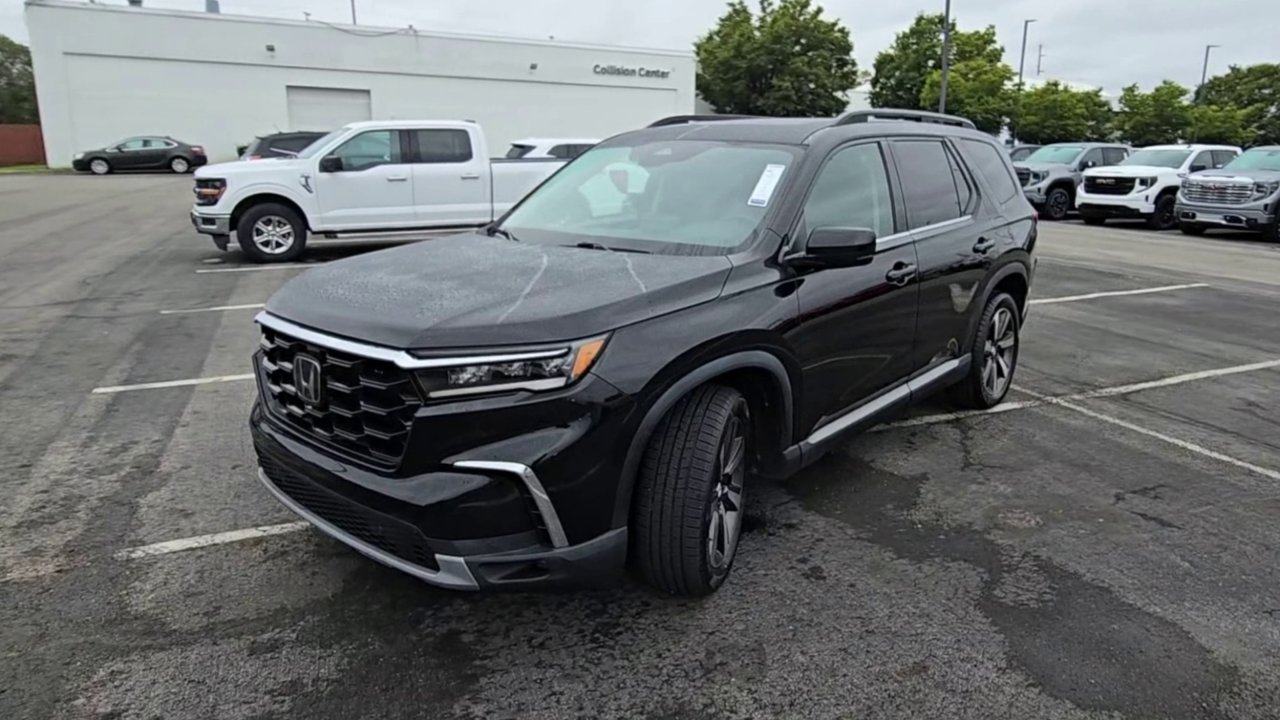 Used 2023 Honda Pilot Touring image 4