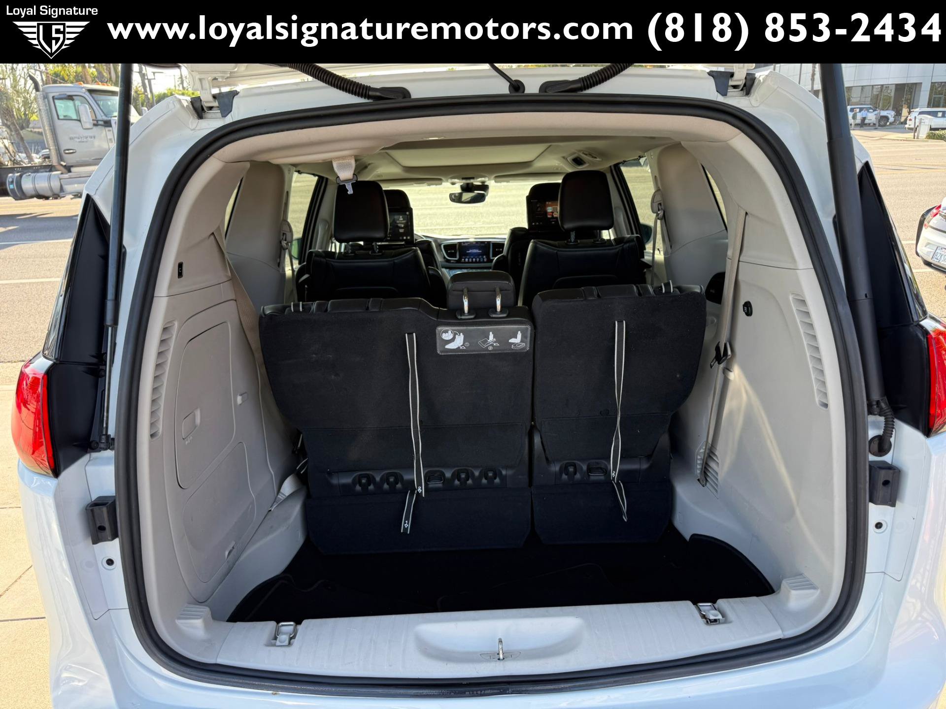 Used 2018 Chrysler Pacifica Limited w/ Advanced Safetytec Group FWD image 10