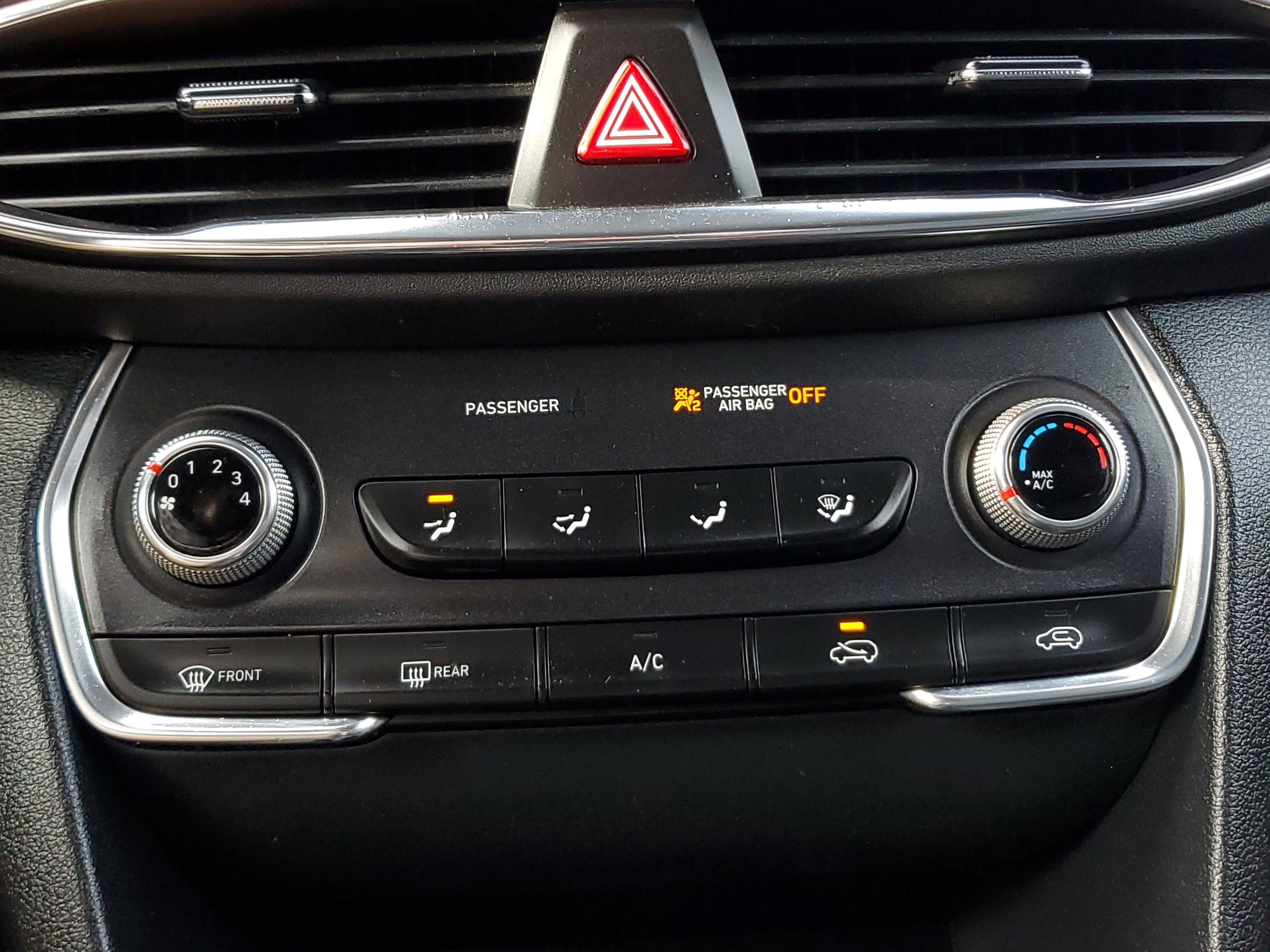 Used 2019 Hyundai Santa Fe SE image 25