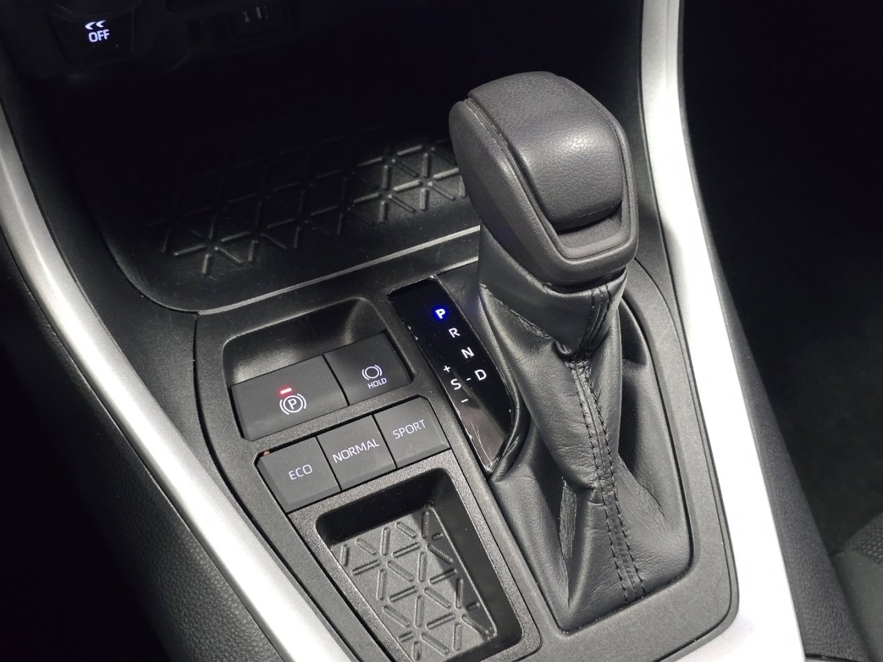 Certified 2023 Toyota RAV4 LE image 28