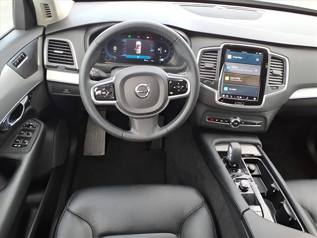 Used 2023 Volvo XC90 B5 Core image 9
