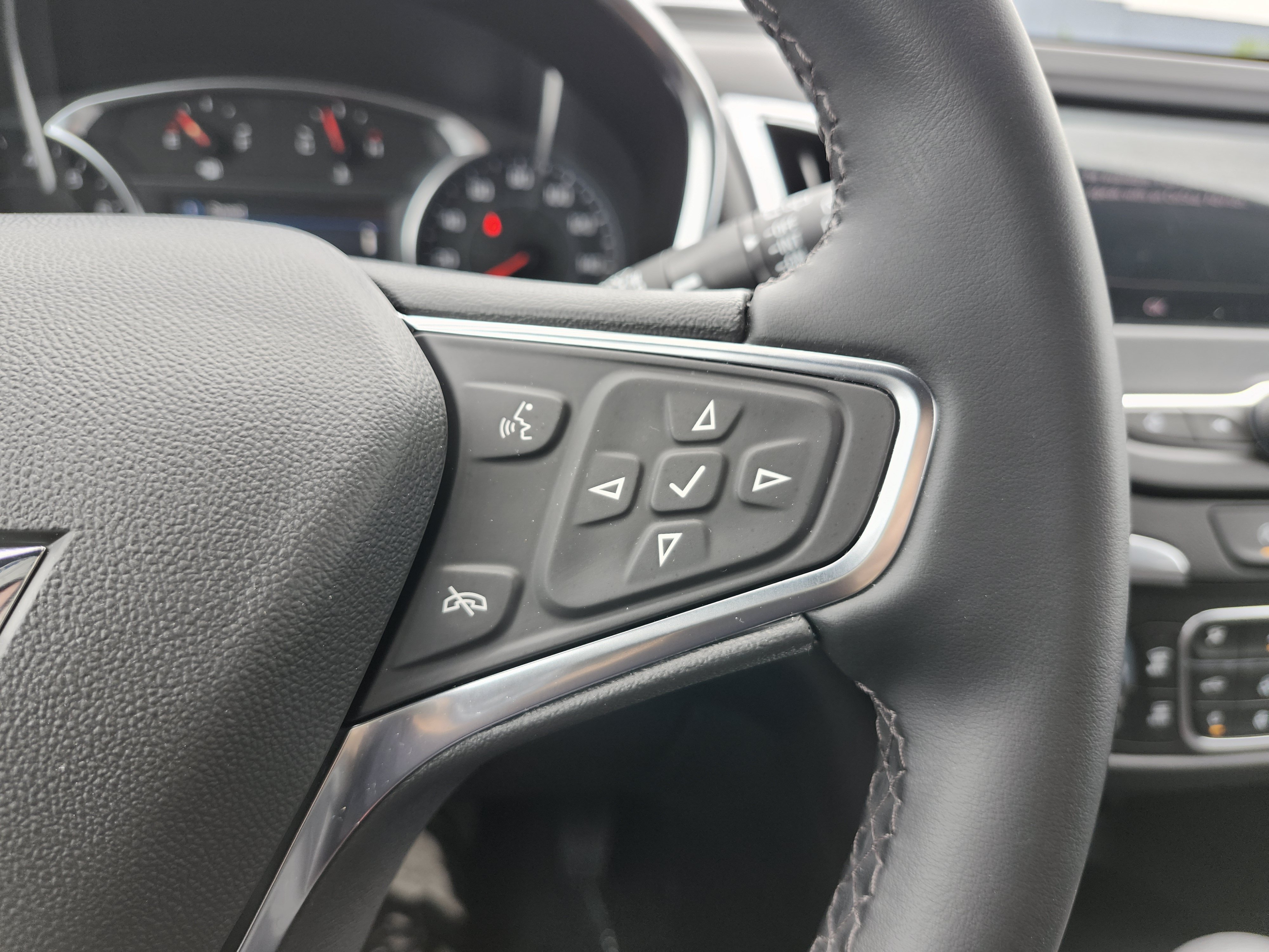 Used 2024 Chevrolet Equinox LT FWD image 33