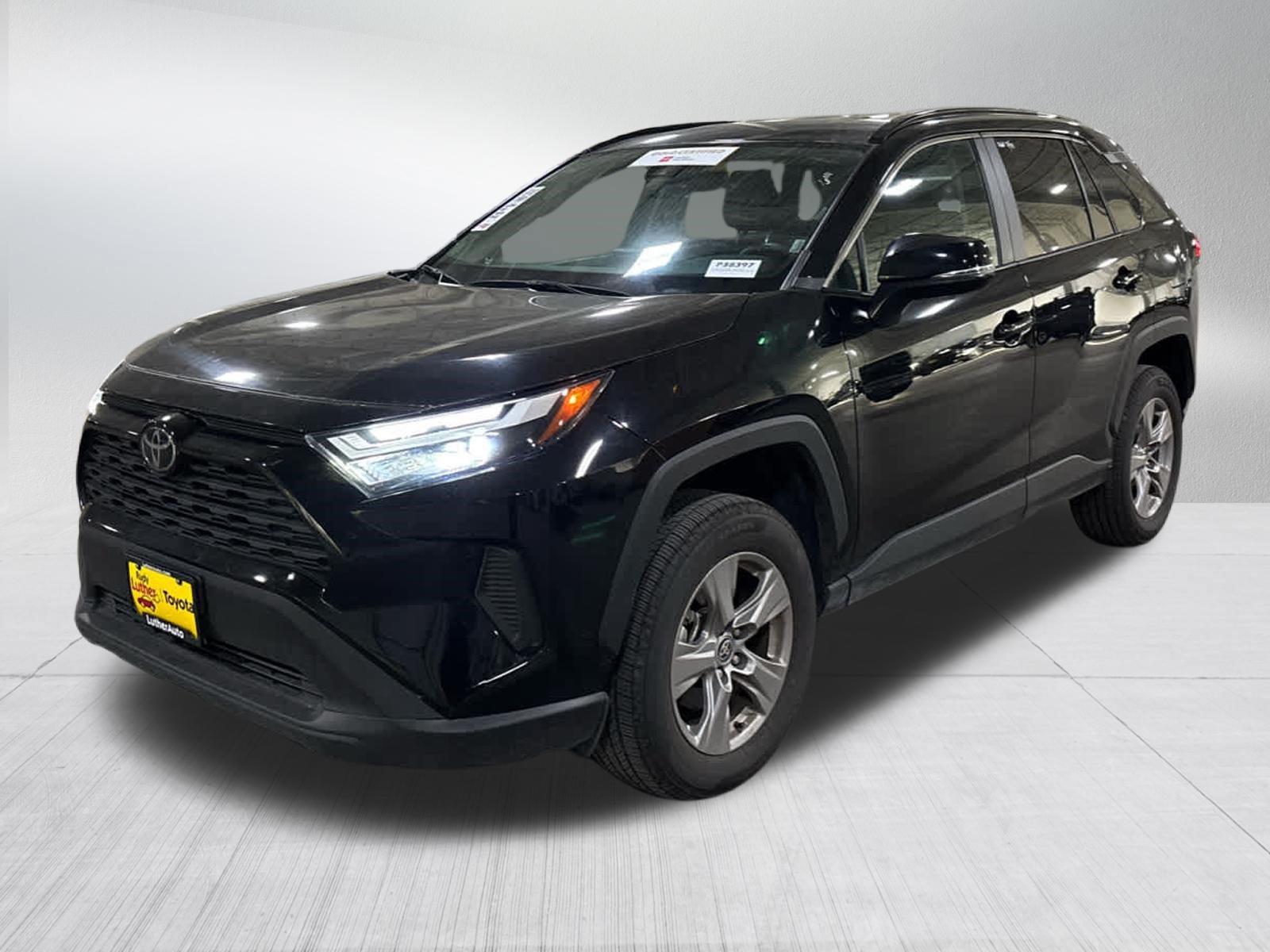 Used 2025 Toyota RAV4 XLE AWD/4WD image 3
