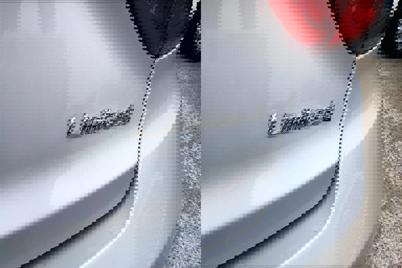 Used 2017 Hyundai Sonata Limited w/ Ultimate Package 04 FWD image 10