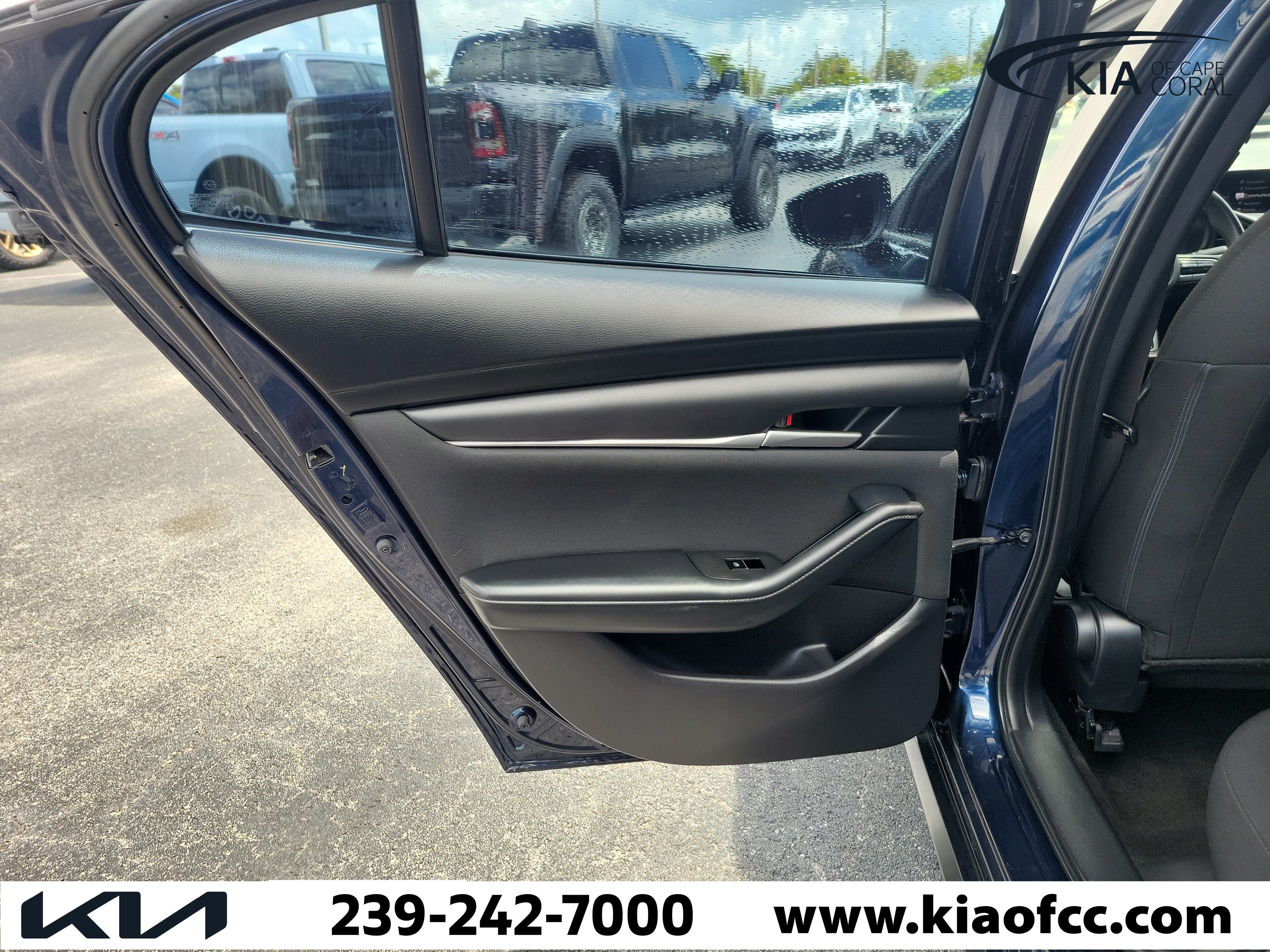 Used 2020 MAZDA MAZDA3 Sedan FWD image 13