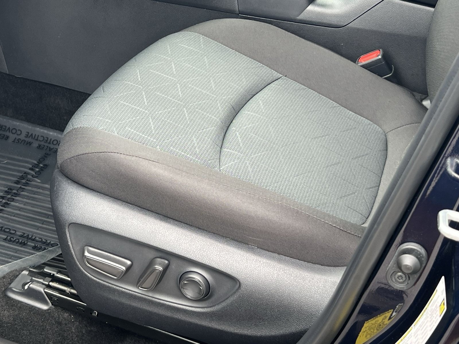 Used 2025 Toyota RAV4 XLE w/ Convenience Package AWD/4WD image 14