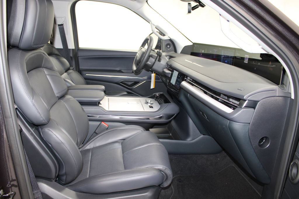 New 2027 Lincoln Navigator L Premier RWD image 30