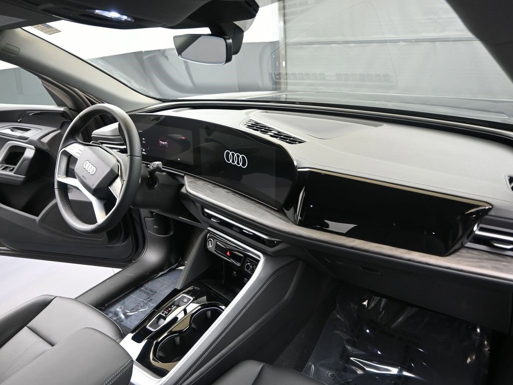 Used 2025 Audi Q5 2.0T Premium w/ Convenience Package image 12