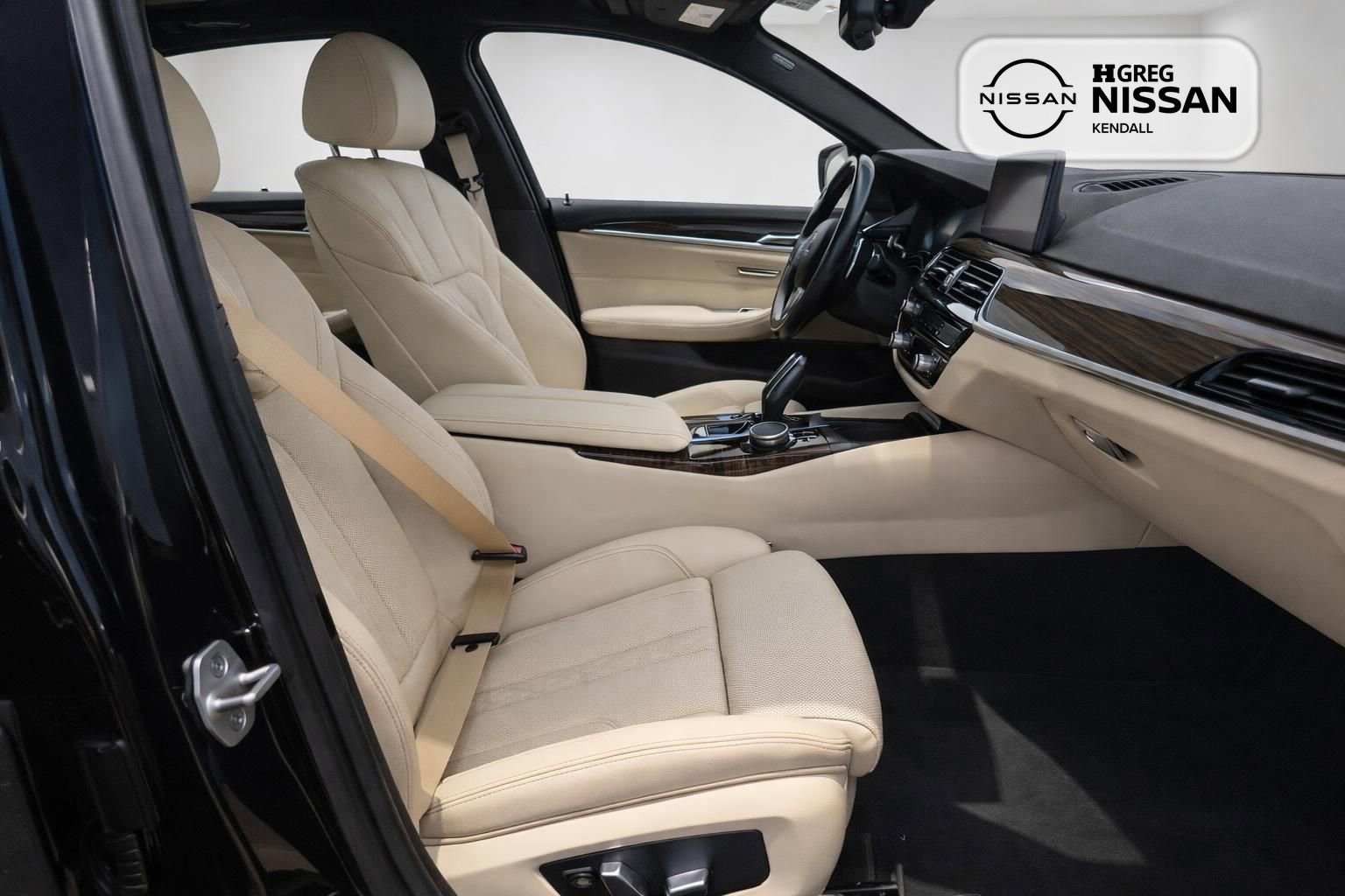 Used 2023 BMW 530e w/ Premium Package RWD image 11