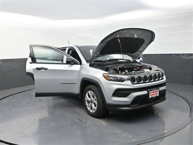 Used 2025 Jeep Compass Sport image 35