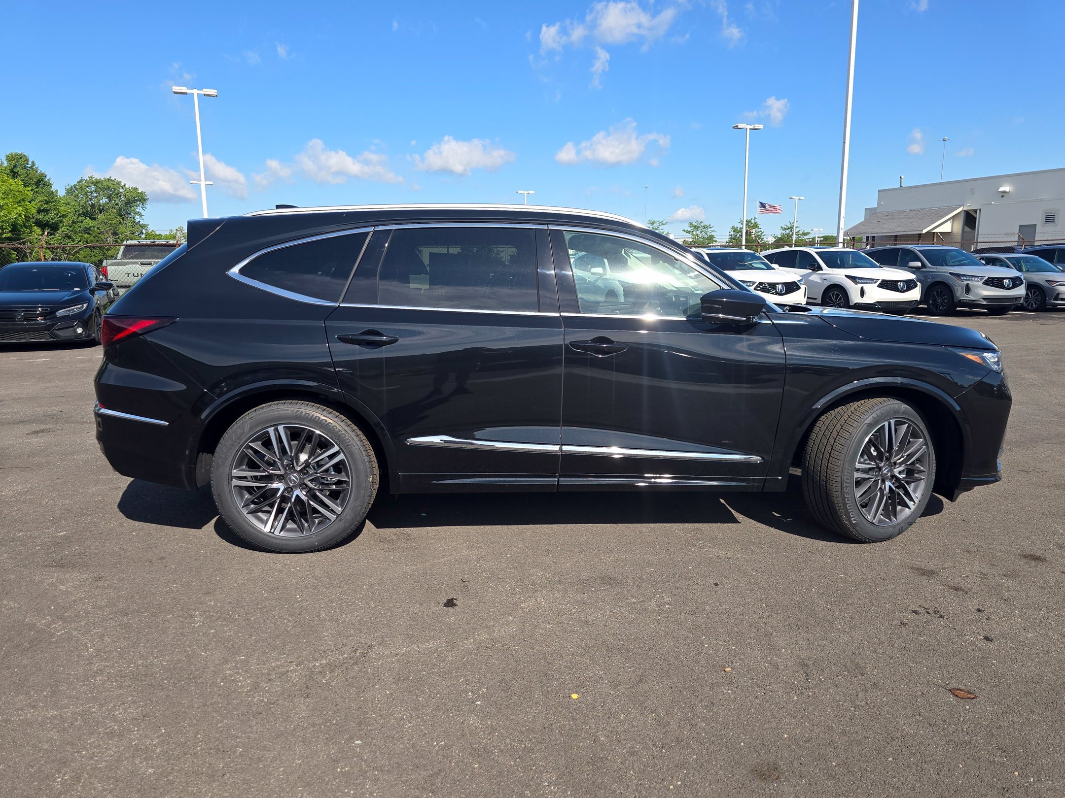 New 2026 Acura MDX w/ Advance Package AWD/4WD image 3