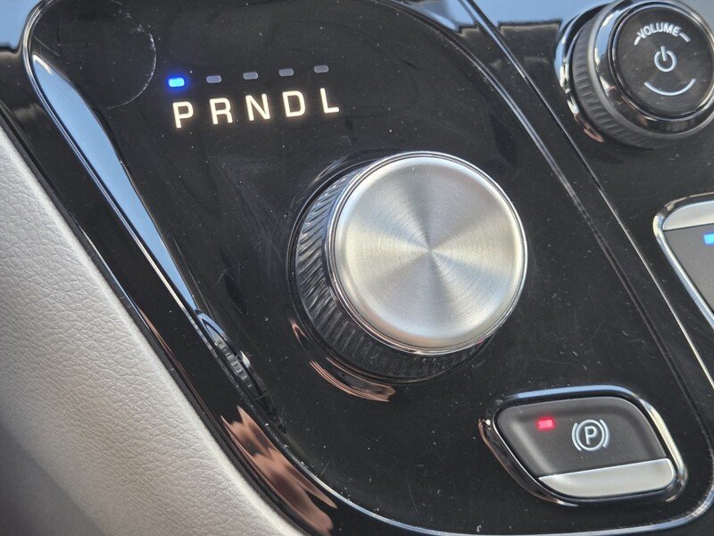 Used 2023 Chrysler Pacifica Touring-L FWD image 28