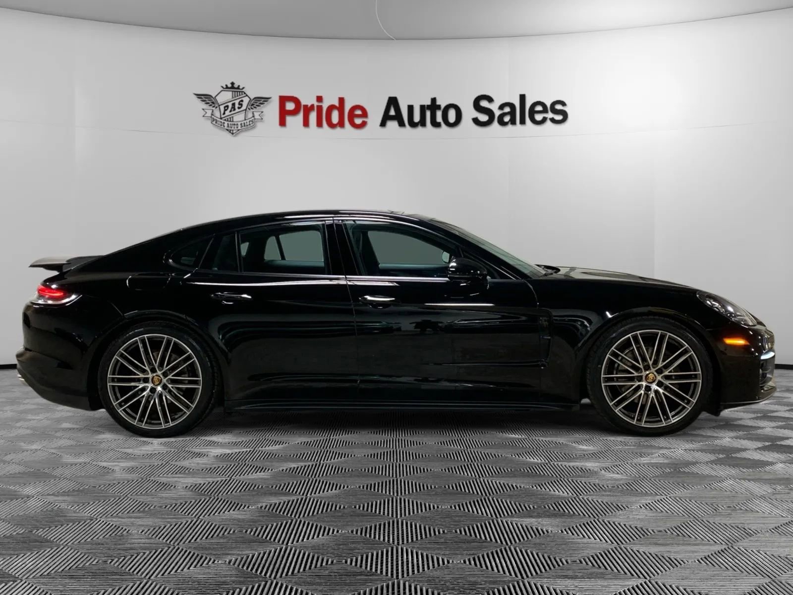 Used 2023 Porsche Panamera 4 w/ Premium Package AWD/4WD image 4