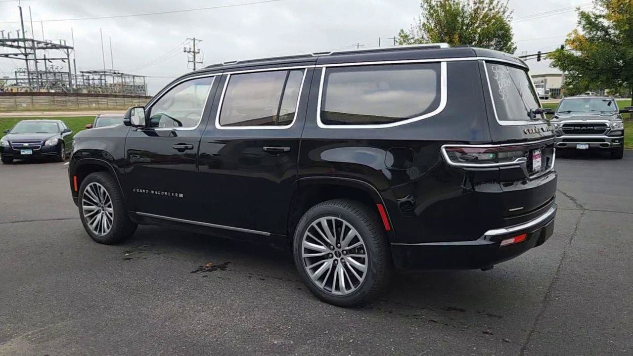 New 2023 Jeep Grand Wagoneer Series III w/ HD Trailer Tow Package AWD/4WD image 7