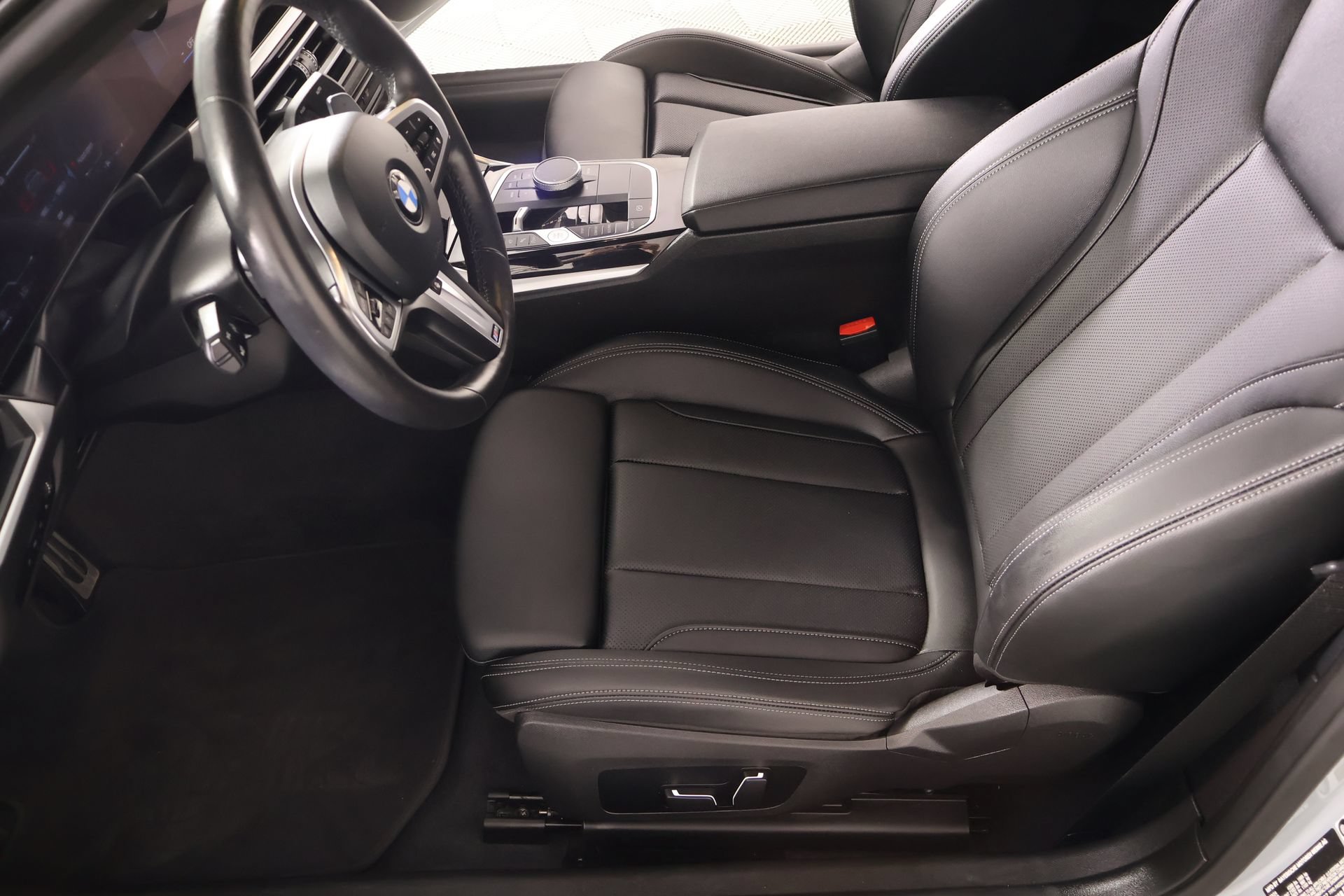 Used 2024 BMW 230i Coupe w/ Premium Package RWD image 12