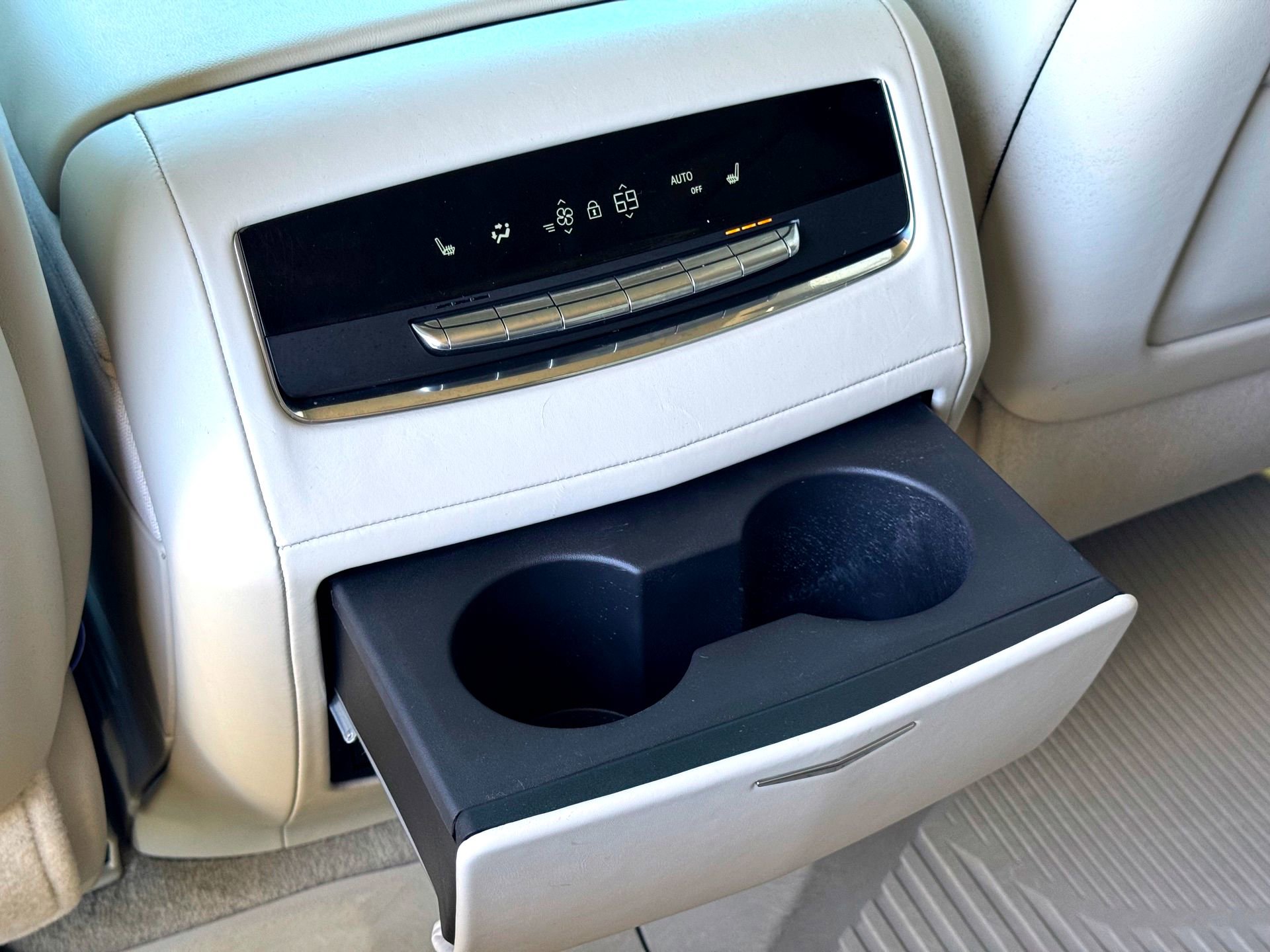 Used 2023 Cadillac Escalade Sport Platinum w/ Heavy-Duty Trailer Package image 25