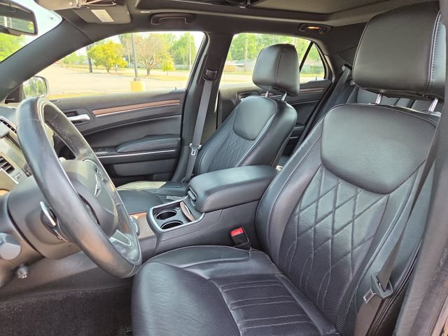 Used 2017 Chrysler 300 C Platinum w/ Safetytec Group II AWD/4WD image 23