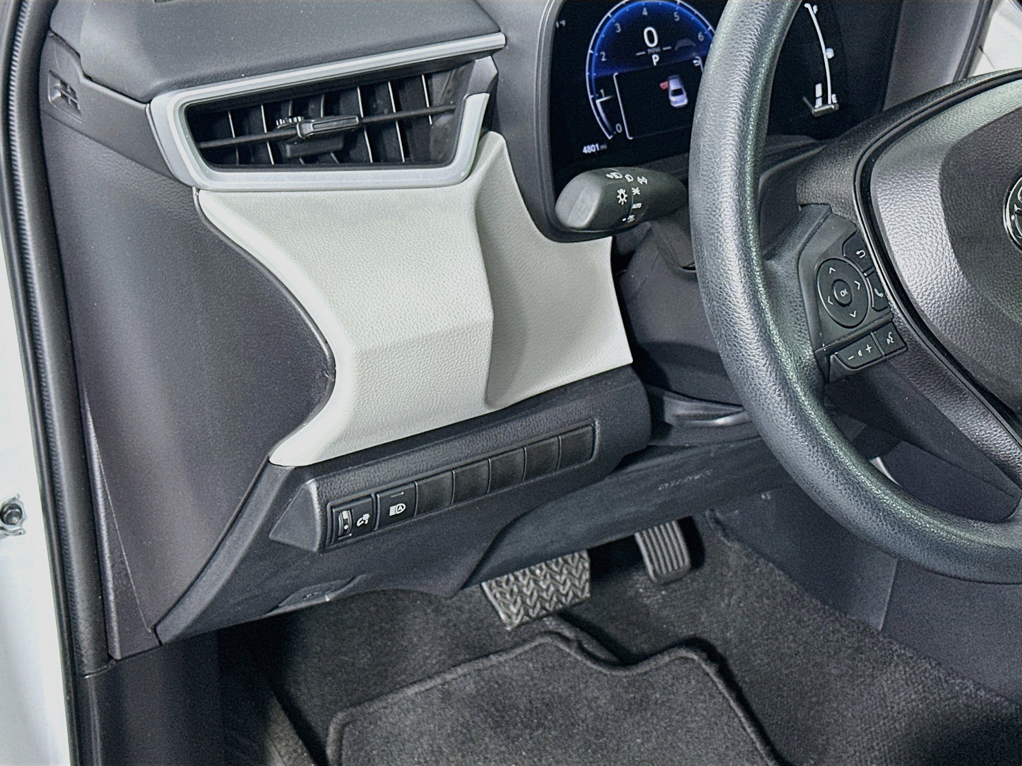 Used 2026 Toyota Corolla LE FWD image 17