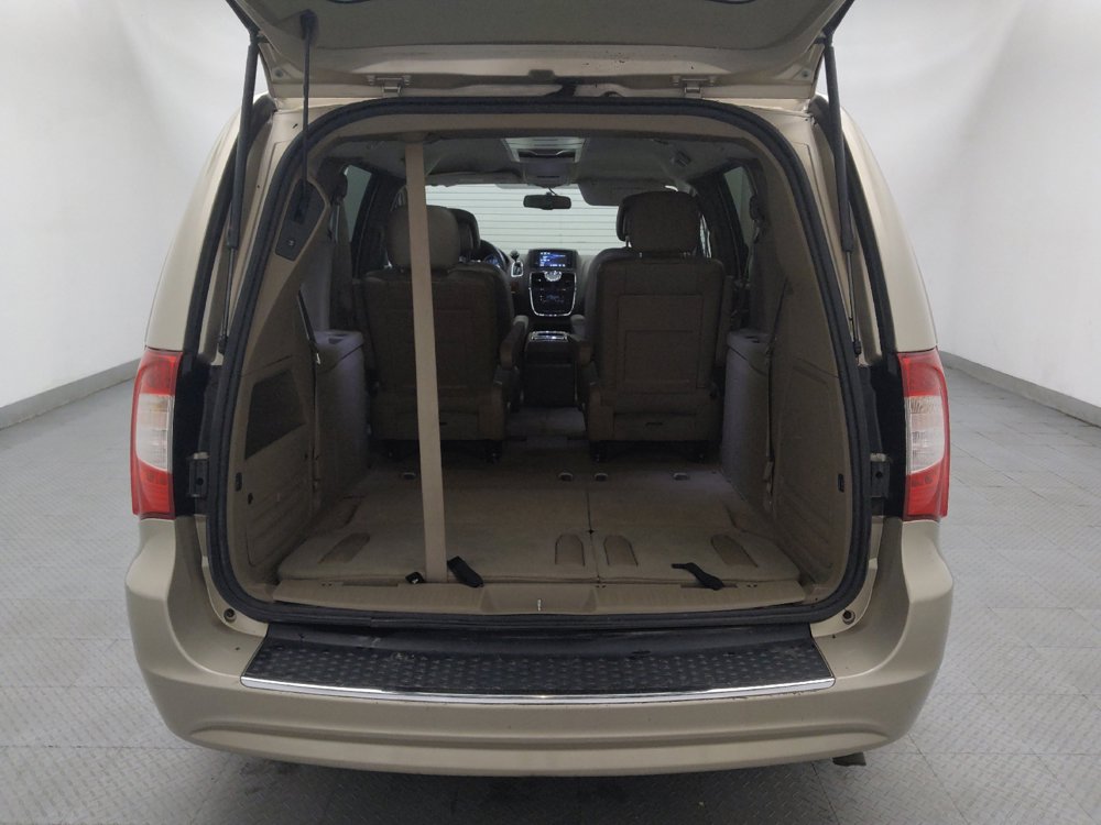 Used 2015 Chrysler Town & Country Touring w/ Driver Convenience Group FWD image 29