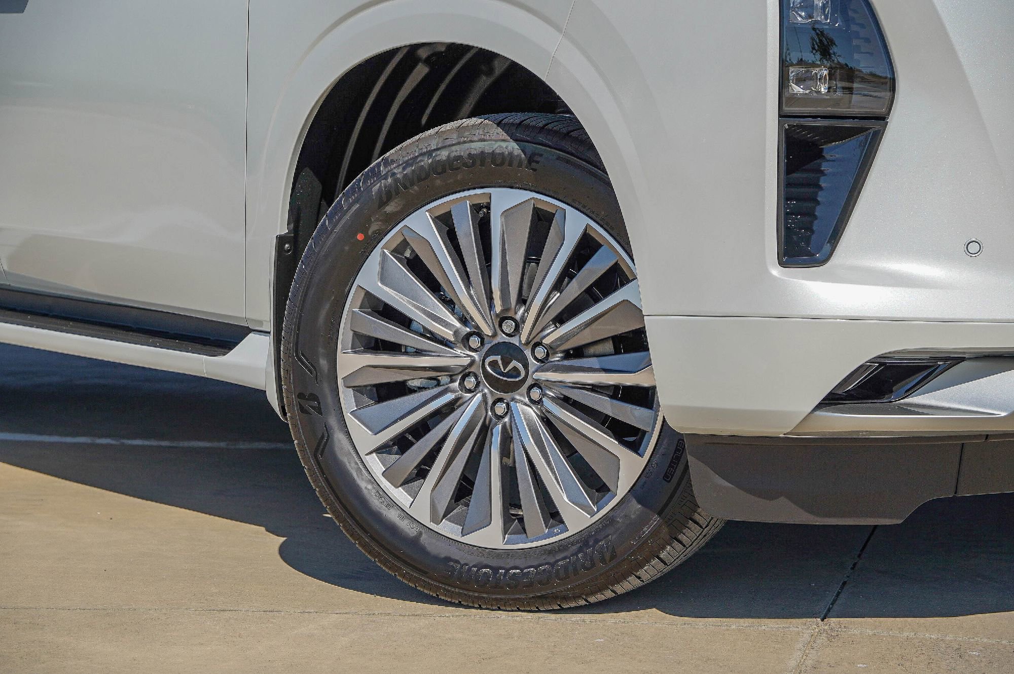 New 2026 INFINITI QX80 Luxe w/ Exterior Package image 2