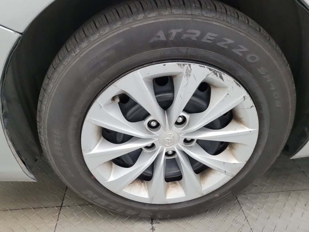 Used 2015 Toyota Camry LE FWD image 31