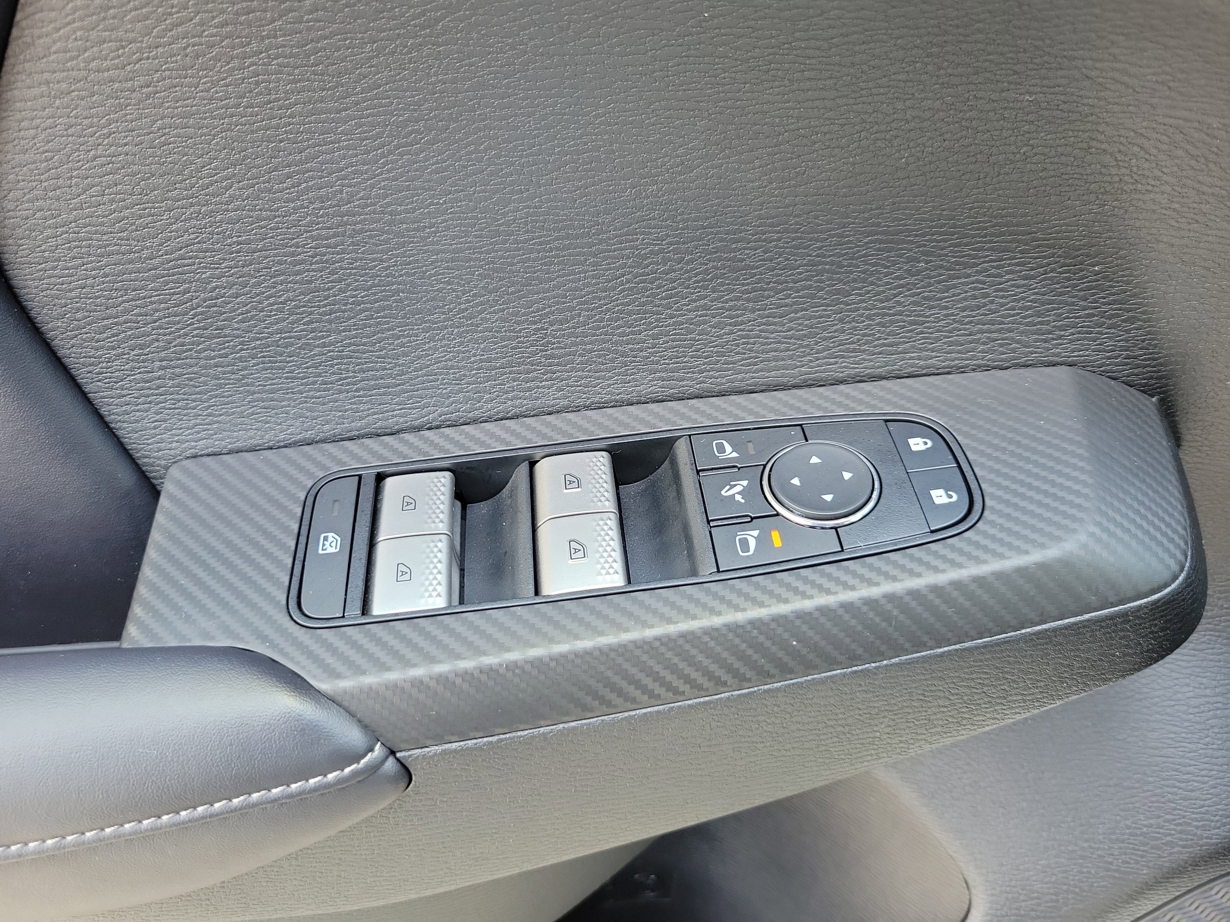 Used 2025 Mitsubishi Outlander SE FWD image 23