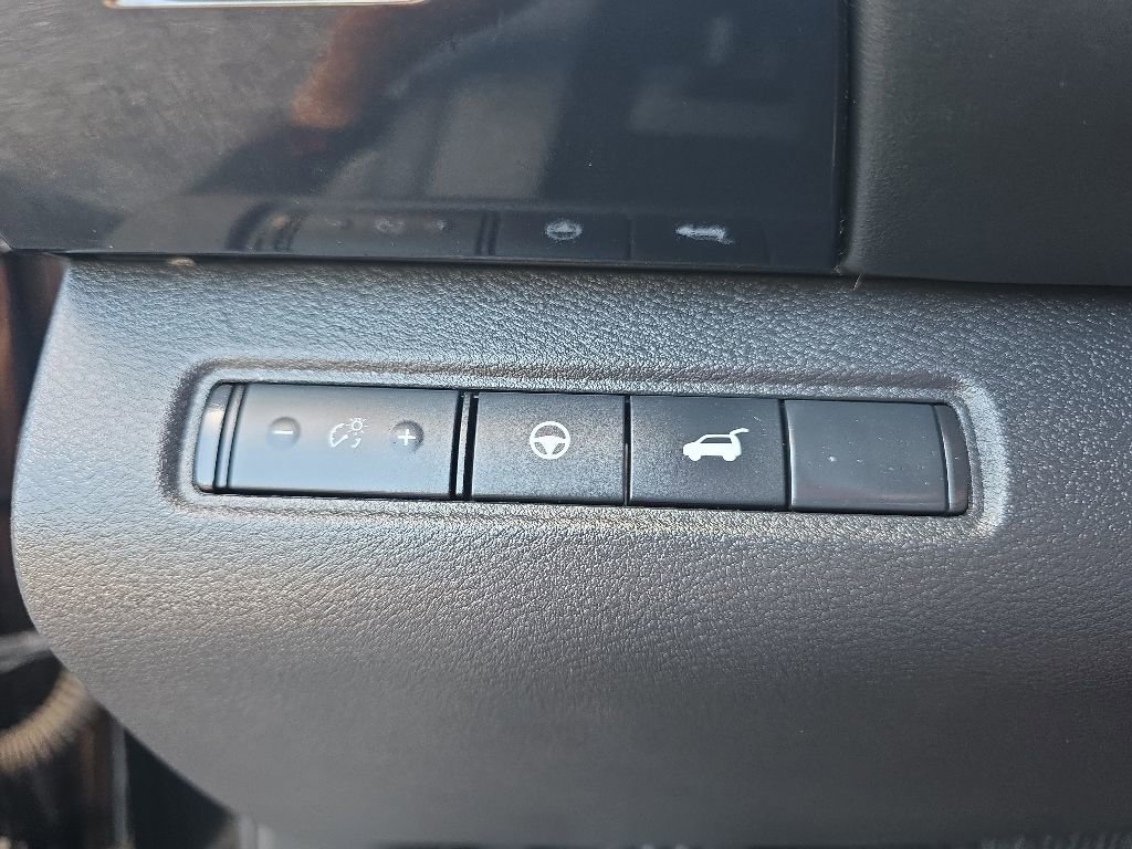 Used 2025 Nissan Pathfinder SV AWD/4WD image 16